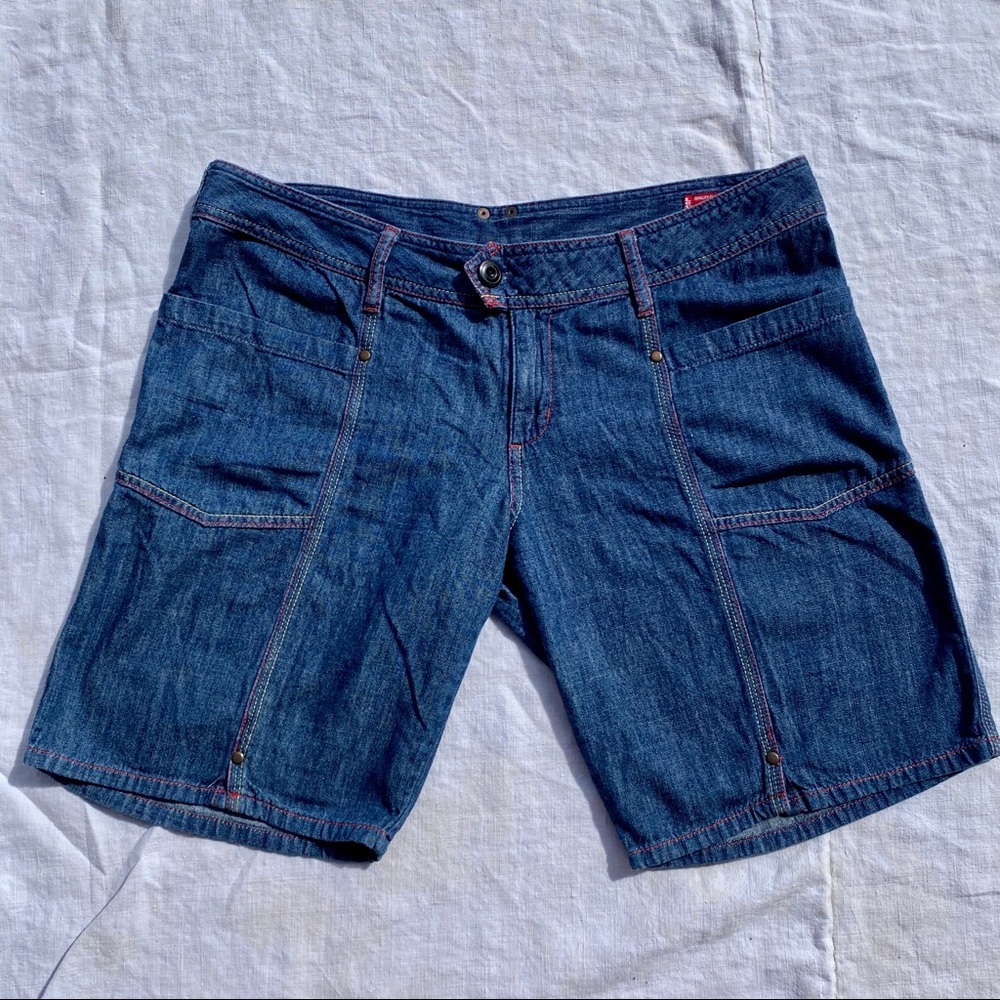 90’s Straight Leg Levi’s Denim Bermuda Multi Color
